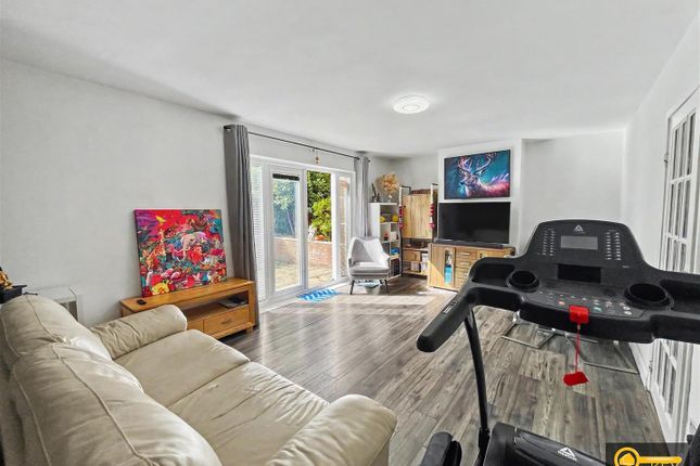 2, Quantock Drive, Nuneaton photo 2