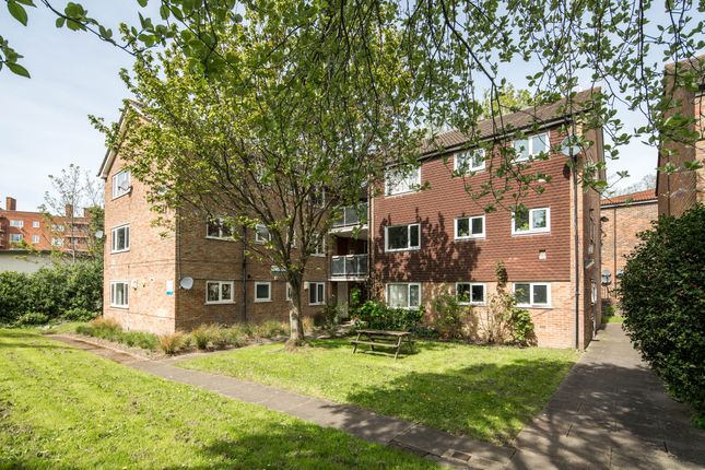 Flat for sale in Springhill Close, London