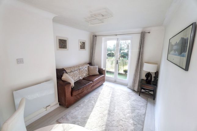 Flat 2, Kingfisher Court Queen Alexandra Road, High Wycombe photo 2