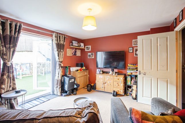 34, Leslie Road, Barnsley photo 4