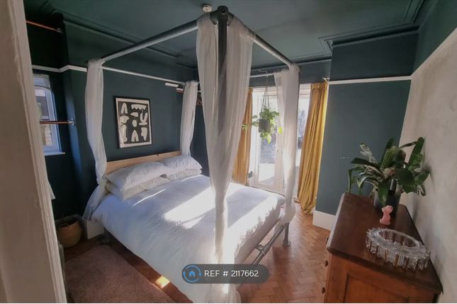 Flat   Lyndhurst Ave, Margate photo 5