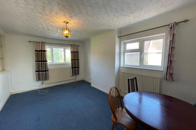 24 Northolm, Edgware photo 2