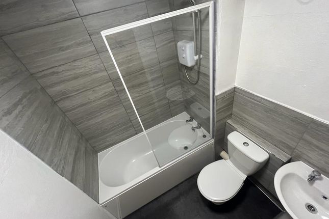 49, Maidstone photo 3