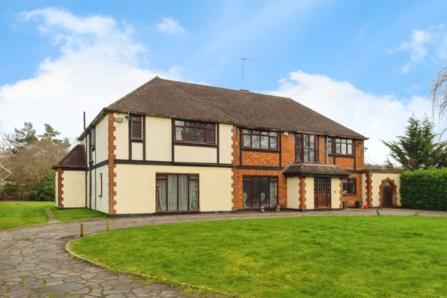 Thumbnail Detached house for sale in Pottersheath Road, Welwyn
