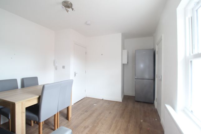 Flat 4, 16a, Queen Street, Maidenhead photo 3