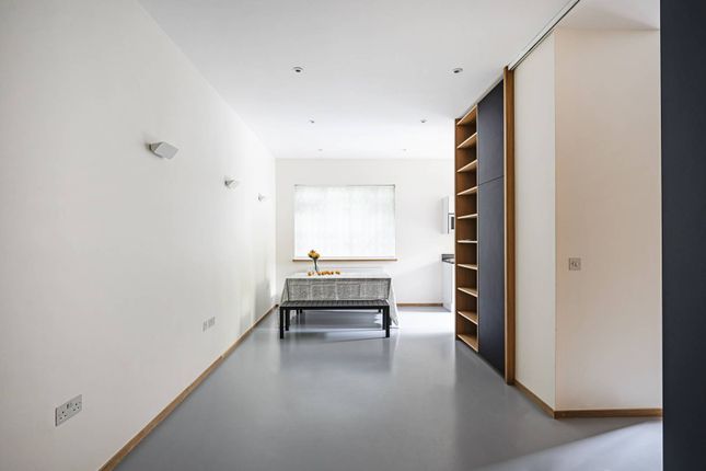 Flat to rent in Bartholomew Square, Old Street, London