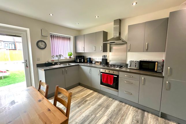 31, Lancaster Drive, Wolverhampton photo 3