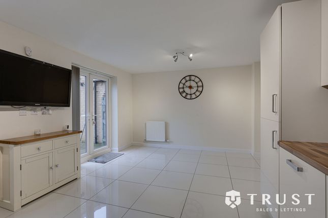 1 Frazier Avenue, Wakefield photo 3