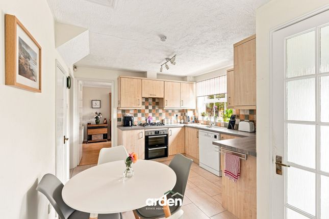 4 Castell Place, Worcester photo 4