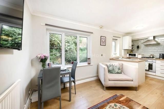Flat 2, 29, Sussex Place, Slough photo 4