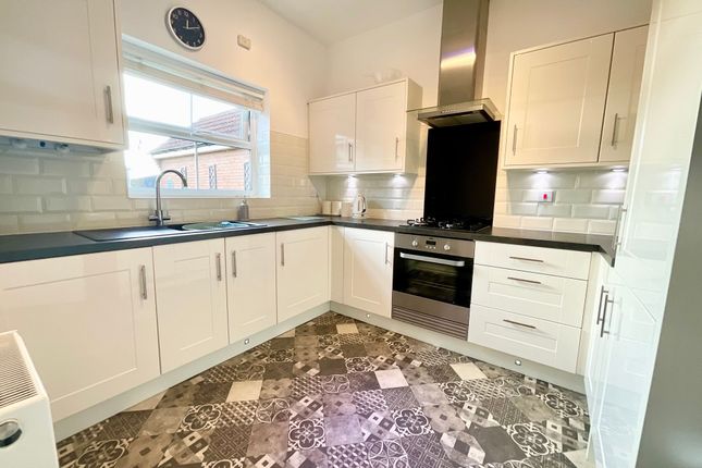 16 Fieldside Close, Scarborough photo 3