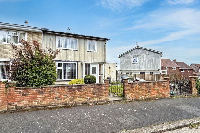 3-bed house on 25, Oak Road, Peterlee, £50,000