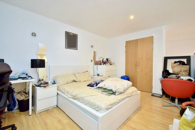 Flat for sale in Metropolitan Apartments, Lee Circle, Leicester