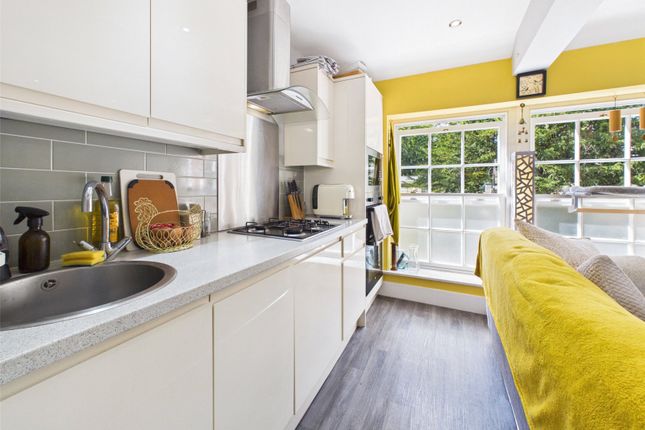 Flat 4, 17, St Johns Lane, Gloucestershire photo 2