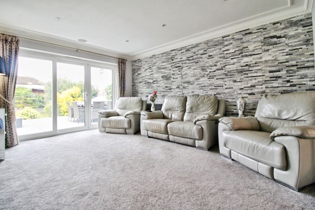 7, Great Nelmes Chase, Hornchurch photo 2