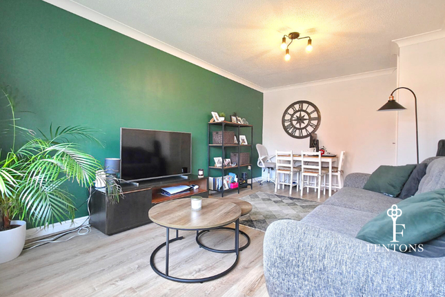 9, Wavring Avenue, Frinton-on-Sea photo 2