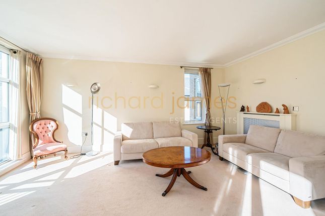 4 Hadfield House, St. Vincents Lane, London photo 3