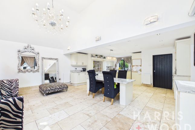 13 St. Andrews Avenue, Colchester, Essex photo 2