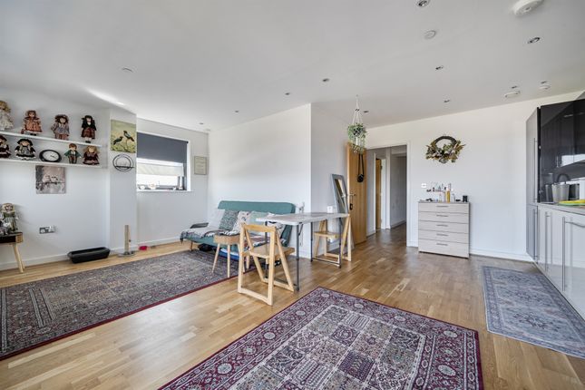 Flat 77, Pinnacle House, 6a, Colman Parade, Enfield photo 4