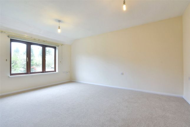 Flat for sale in Marshalls Court, Speen, Newbury, Berkshire