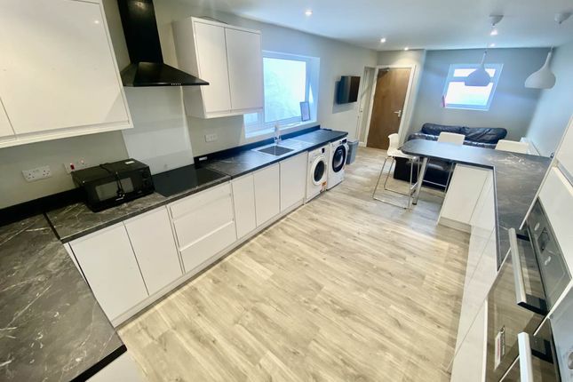 4-bed house on Swansea, £1,800/mo