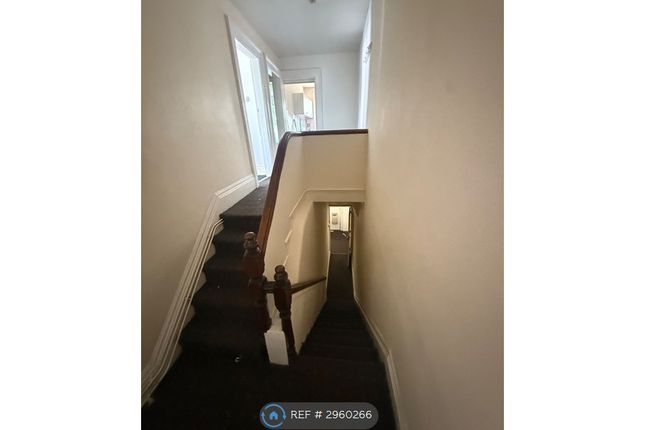 Flat, Princes Avenue, Grimsby photo 2