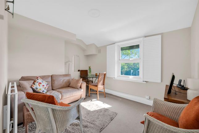 Flat 3, 3 Station Road, Bromley photo 2
