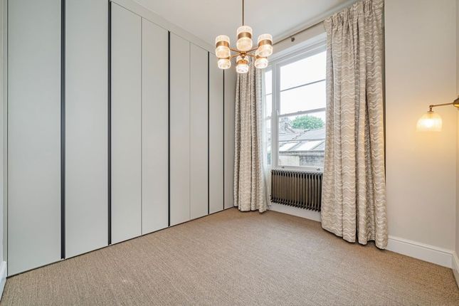 Pembridge Crescent, London photo 4