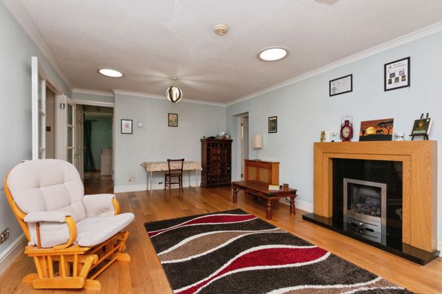 18, Blackthorn Drive, Lightwater photo 4
