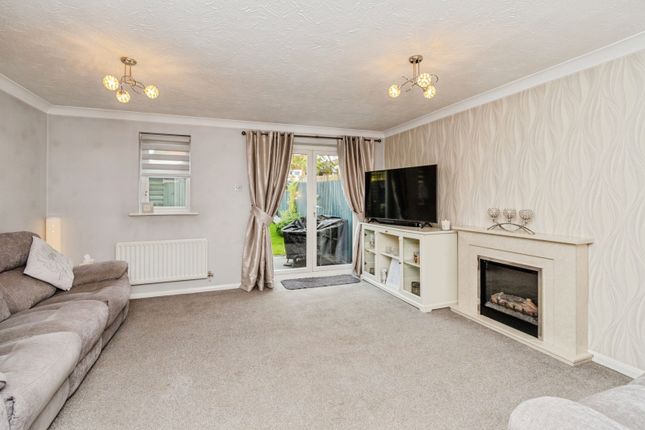 3, Whitethorn Close, Cannock photo 2