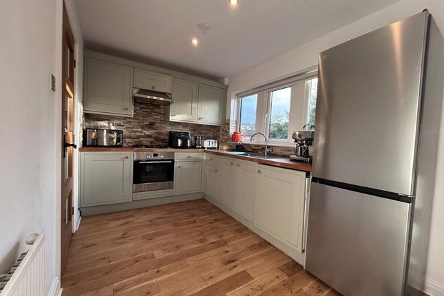 59, Pennine Gardens, Huddersfield photo 4