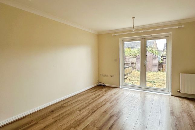 119, Guernsey Way, Ashford photo 4