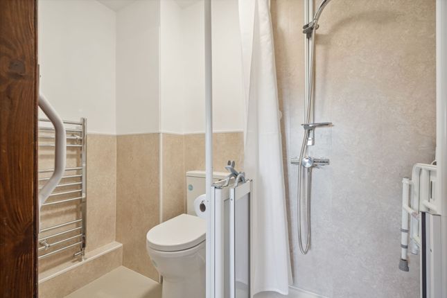 8 Russel Court Main Road, High Wycombe photo 4