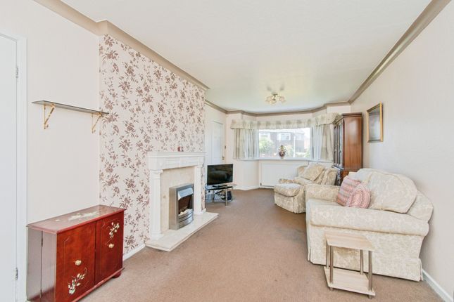 18, Woodland Crescent, Swillington, Leeds photo 2