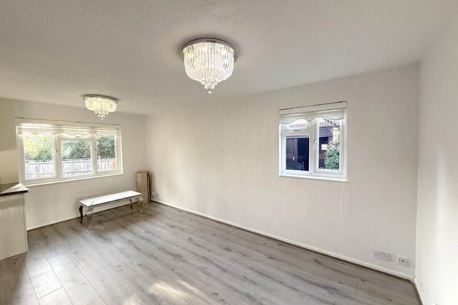 58, Bornedene, Potters Bar photo 4