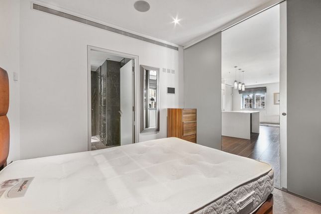 Flat for sale in Strand, London