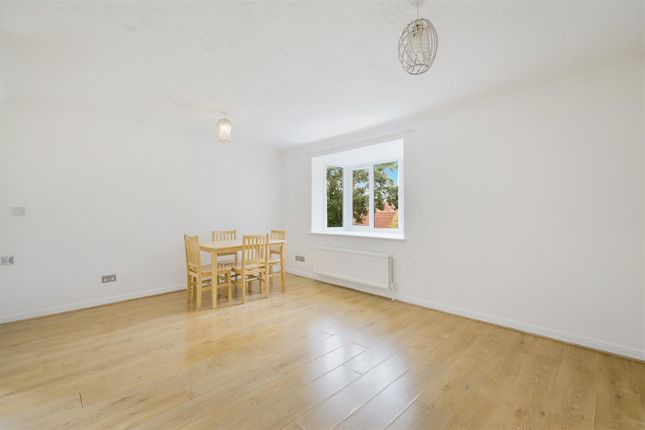 19A Shepherds Walk - 0H0Ukgiha5l5Kae40Fvi.Jpg