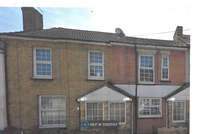 2-bed flat on Gillingham, £900/mo