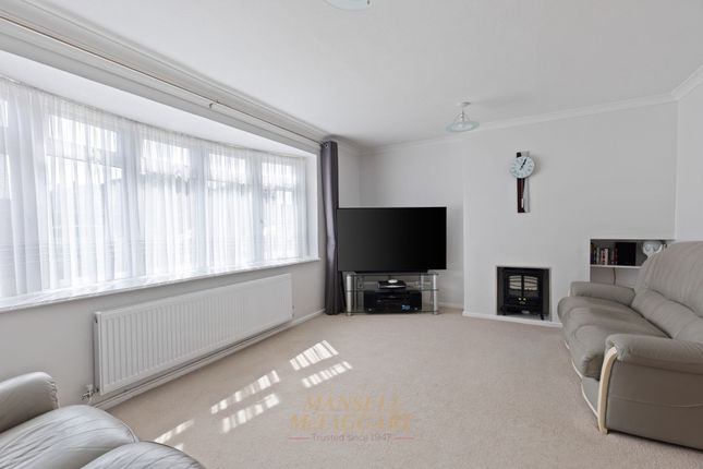7 Coltash Road, Crawley photo 2