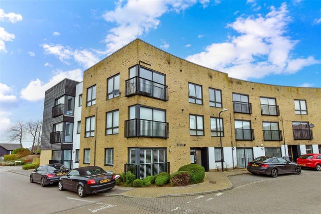 Thumbnail Flat for sale in Southfields Green, Gravesend, Kent