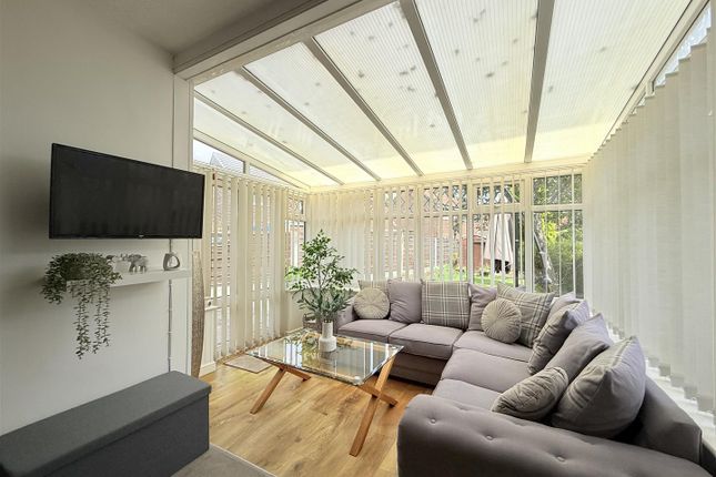 20, Gambrel Grove, Ashton-Under-Lyne photo 4