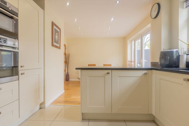 21 The Orchard, Newport photo 4