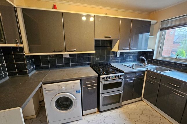 26, Fredas Grove, Birmingham photo 3