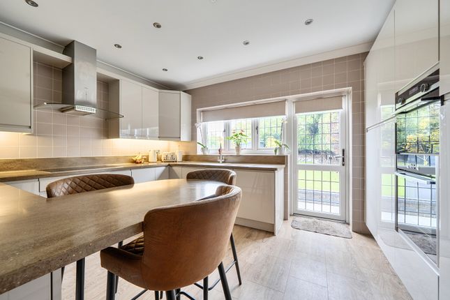 7, The Drive, Collier Row photo 2