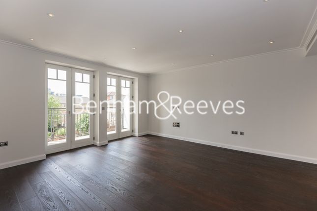 Flat to rent in Carnwath Road, Fulham