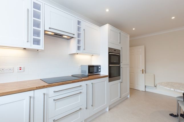 Flat to rent in Bishop Kirk Place, Oxford