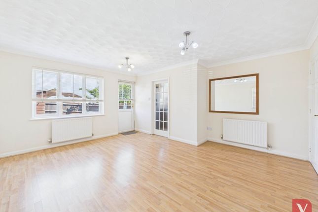 21 Laurel Close, Milton Keynes photo 5
