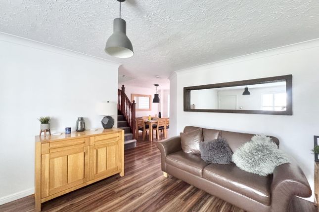 20, Burrows Close, Leicester photo 4