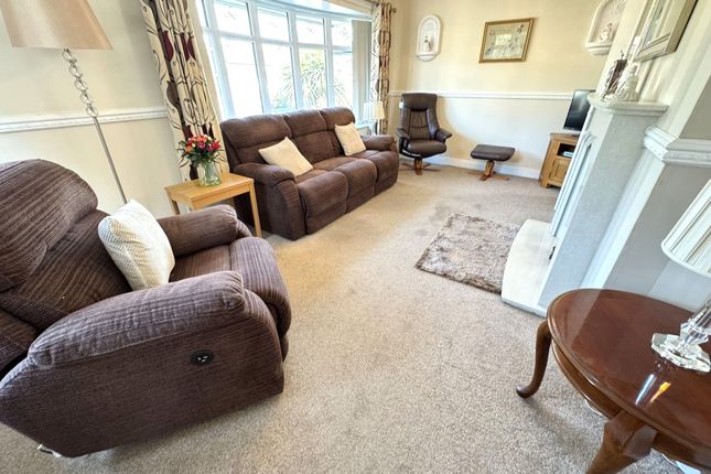 17 Westport Crescent, Wolverhampton photo 2