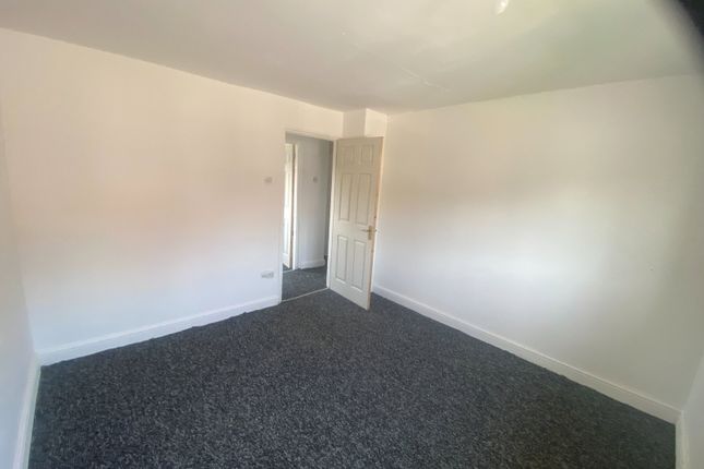 67, Pinfold Avenue, Stoke-on-trent photo 4